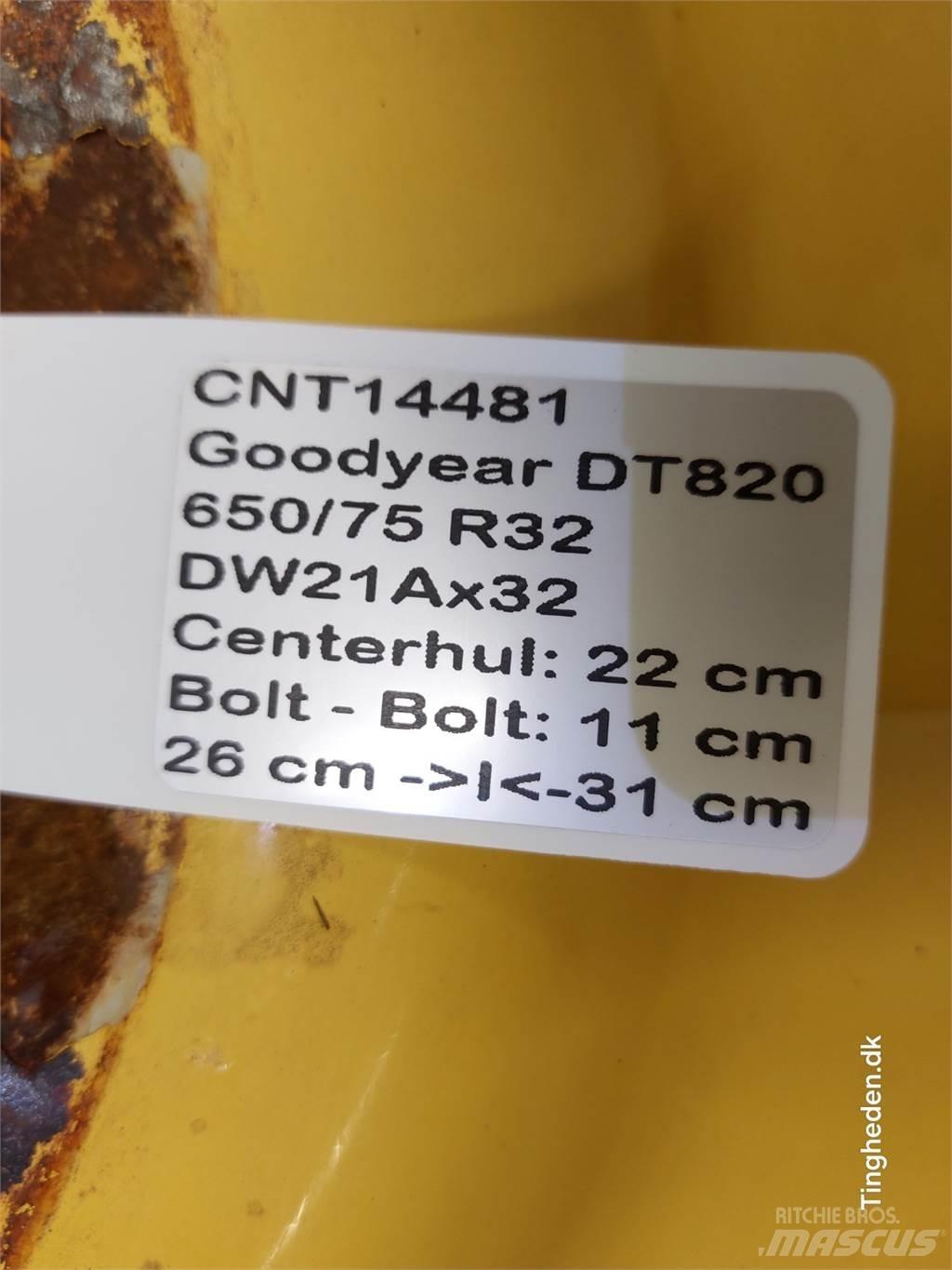  32 650/75 R32 Banden, wielen en velgen