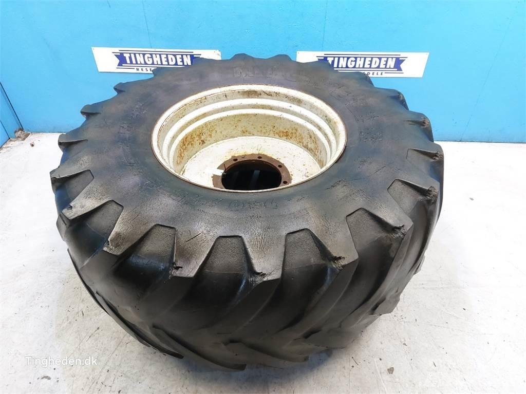  34 710/75 R34 Banden, wielen en velgen