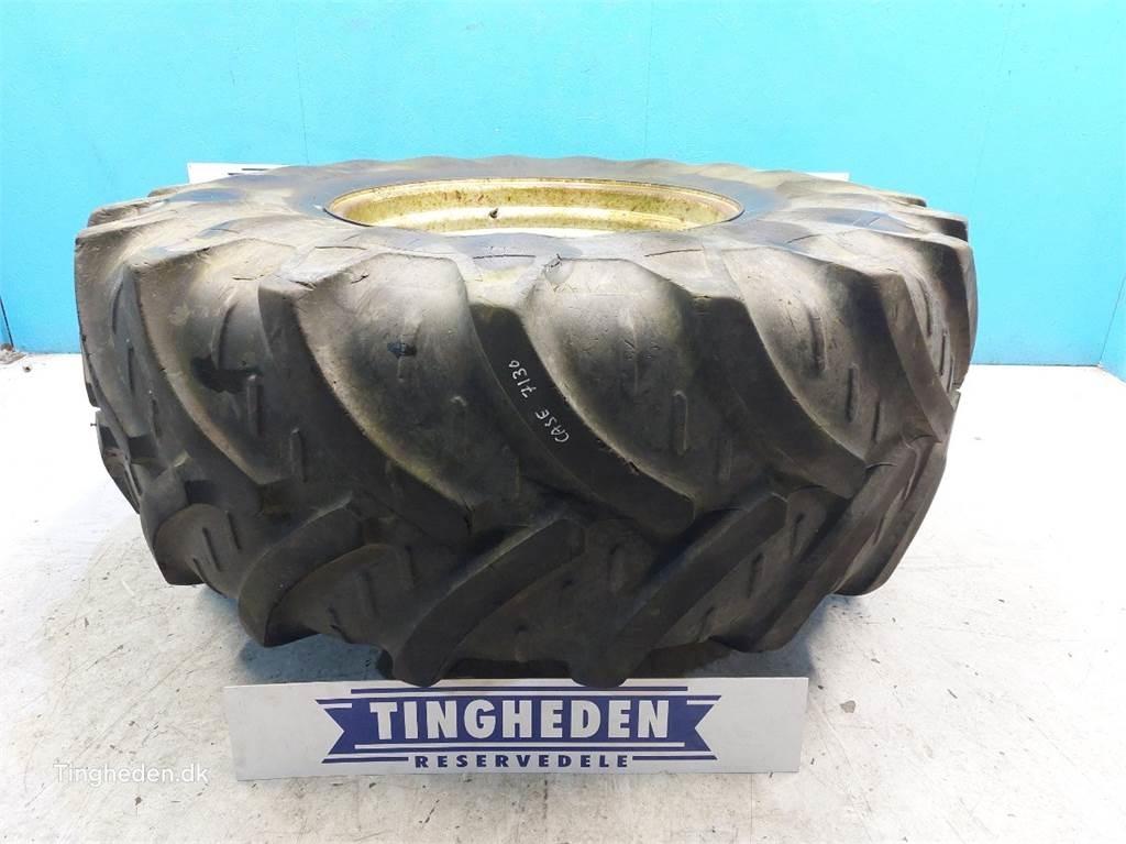  345 710/75 R34 Banden, wielen en velgen