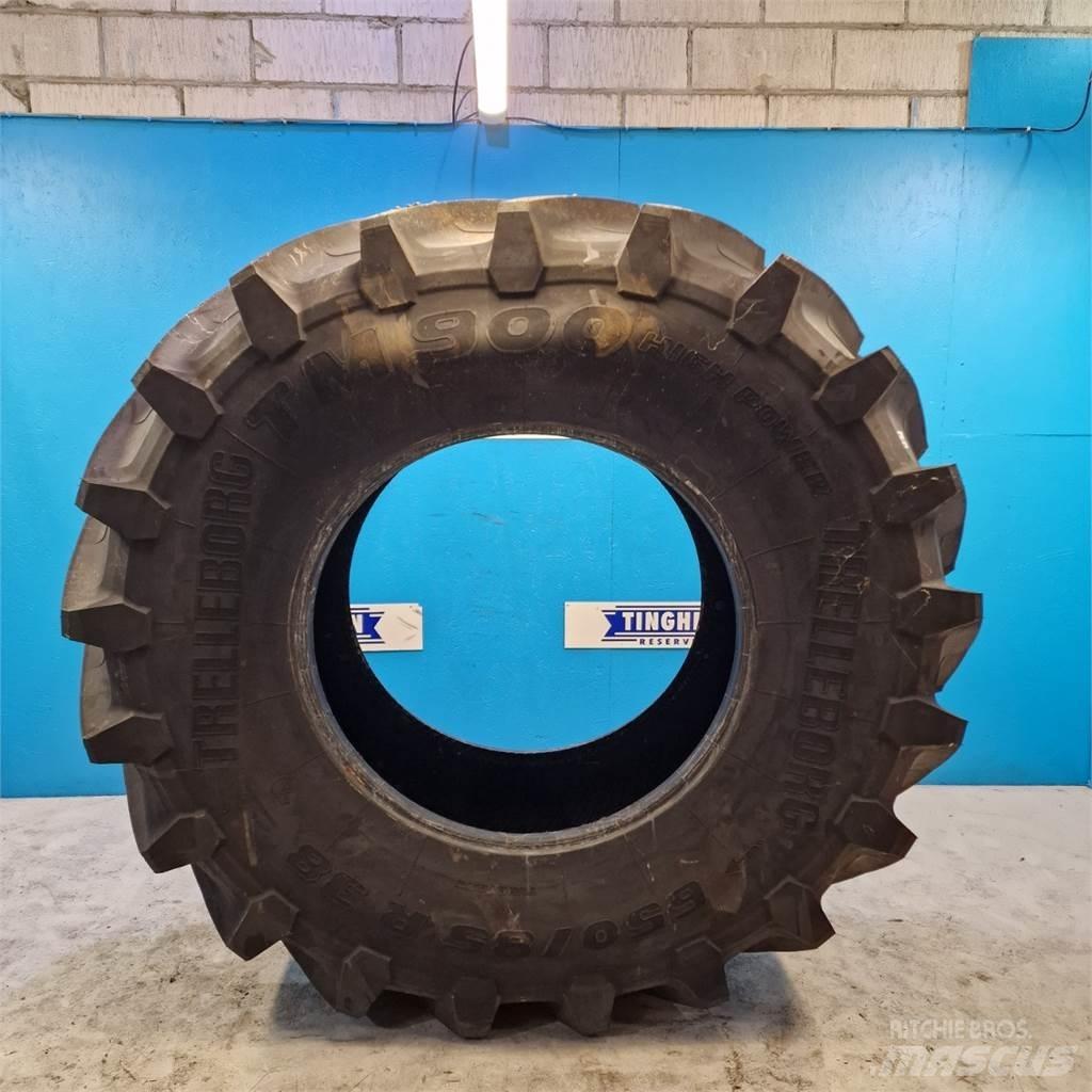 38 650/85R38 Banden, wielen en velgen
