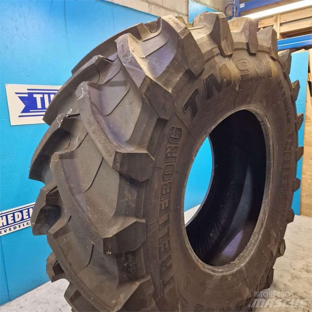  38 650/85R38 Banden, wielen en velgen