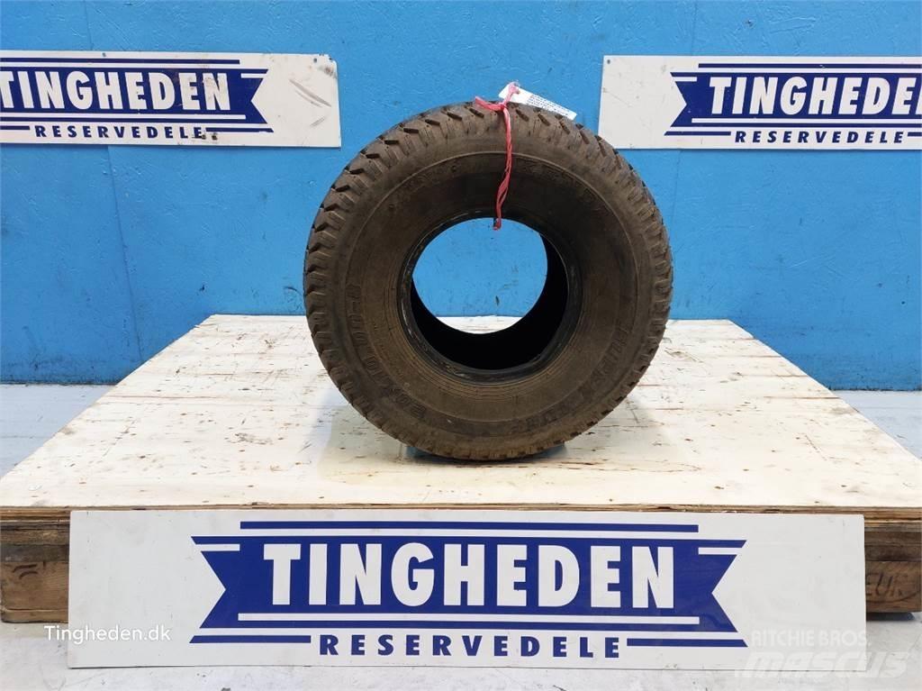  8 20x10.00-8 Banden, wielen en velgen