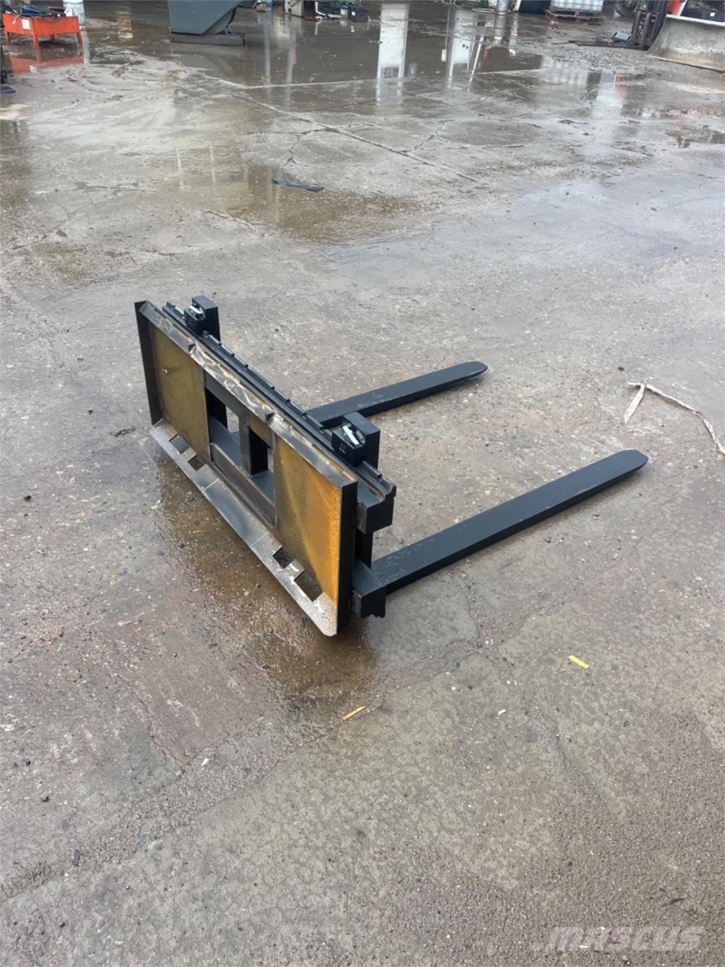 Bobcat Mustang Miniladers