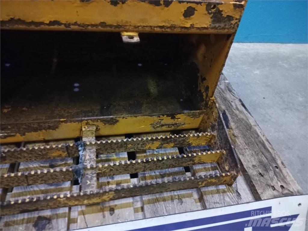 CASE 595 Puinbakken