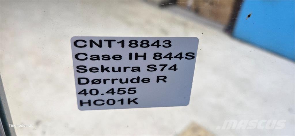 Case IH 844S Cabine en interieur