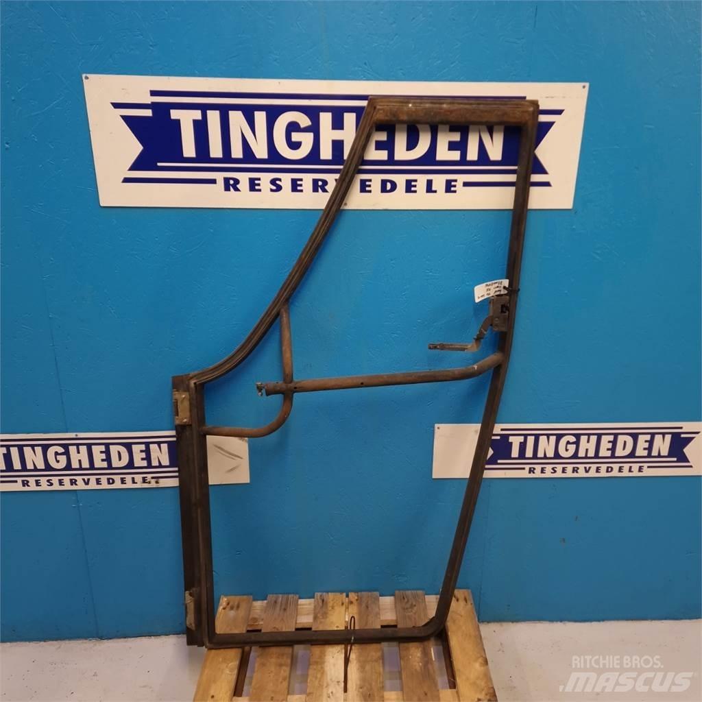 Ford 8340 Cabine en interieur