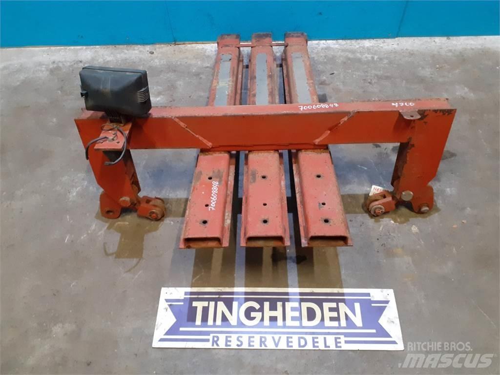 Hesston 4700 Balenklemmen