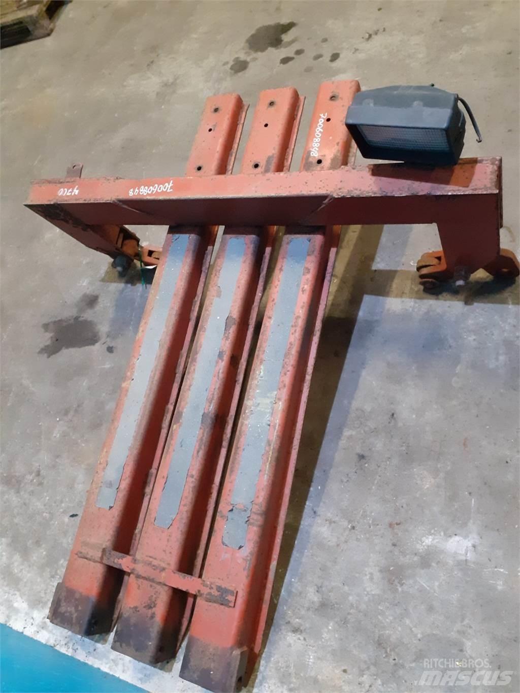 Hesston 4700 Balenklemmen