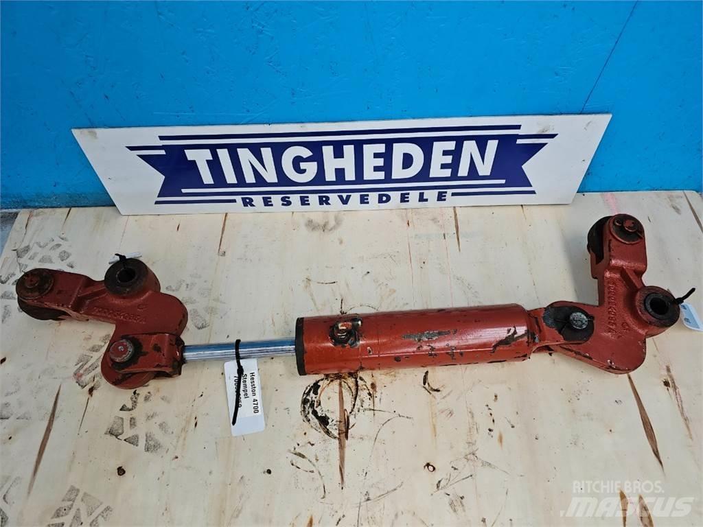 Hesston 4700 Balenklemmen