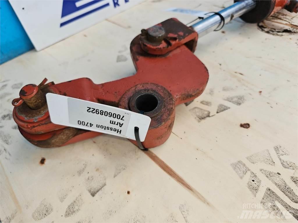 Hesston 4700 Balenklemmen