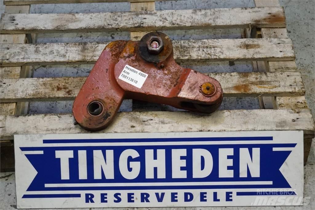 Hesston 4900 Balenklemmen