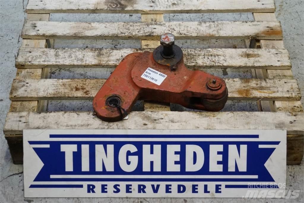 Hesston 4900 Balenklemmen
