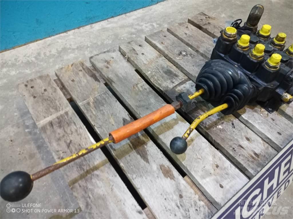 Hydrema 906A Hydraulics
