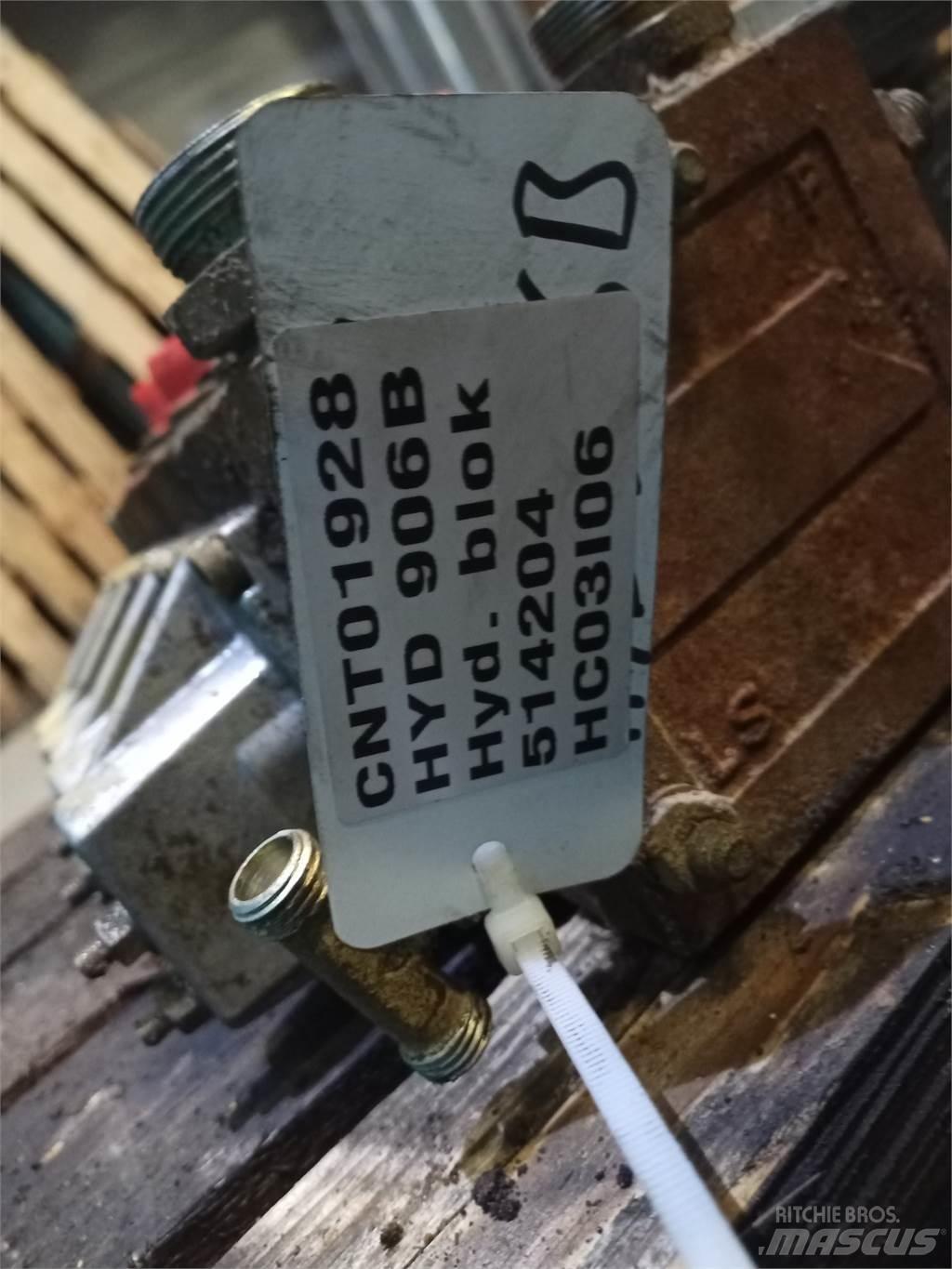 Hydrema 906B Hydraulics