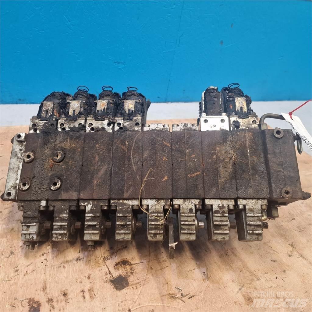 Hydrema 906B Hydraulics