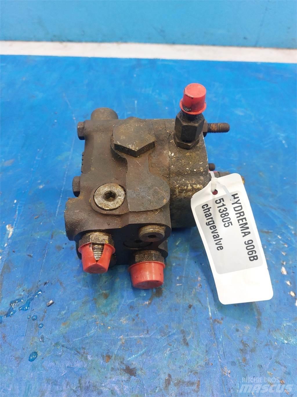 Hydrema 906B Hydraulics