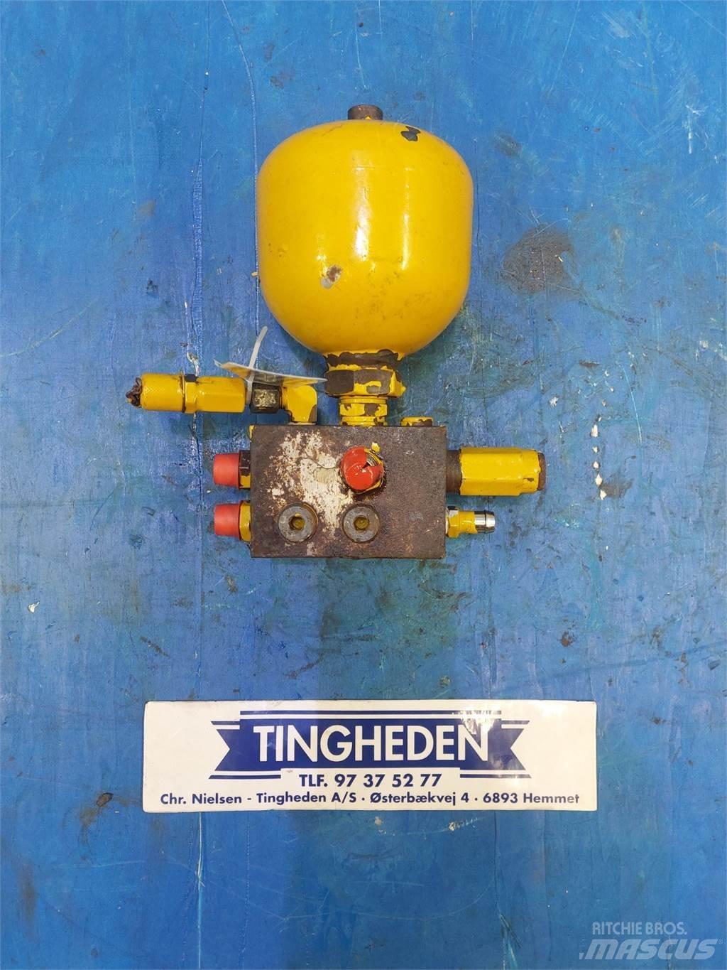Hydrema 906B Hydraulics