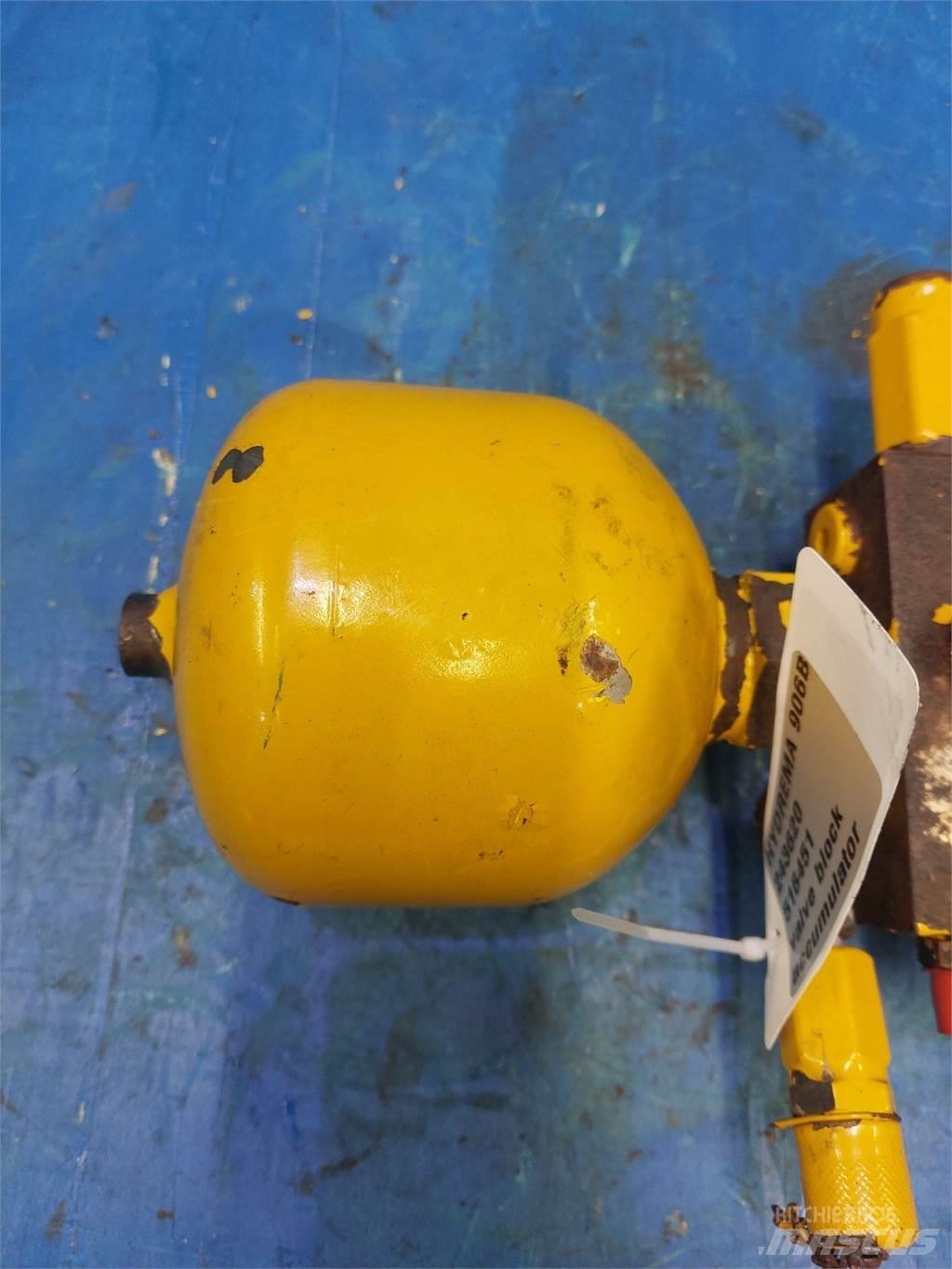 Hydrema 906B Hydraulics