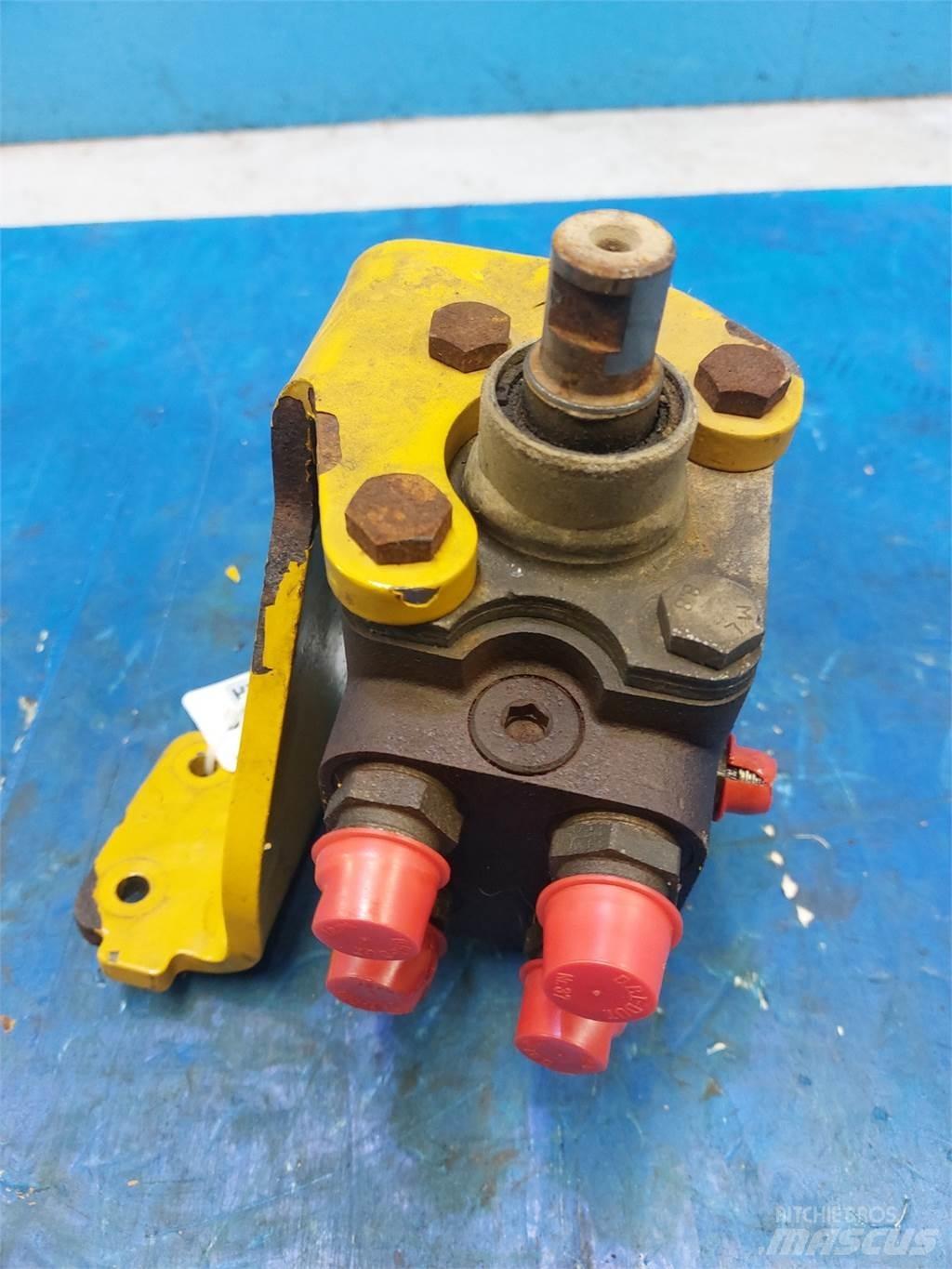 Hydrema 906B Hydraulics