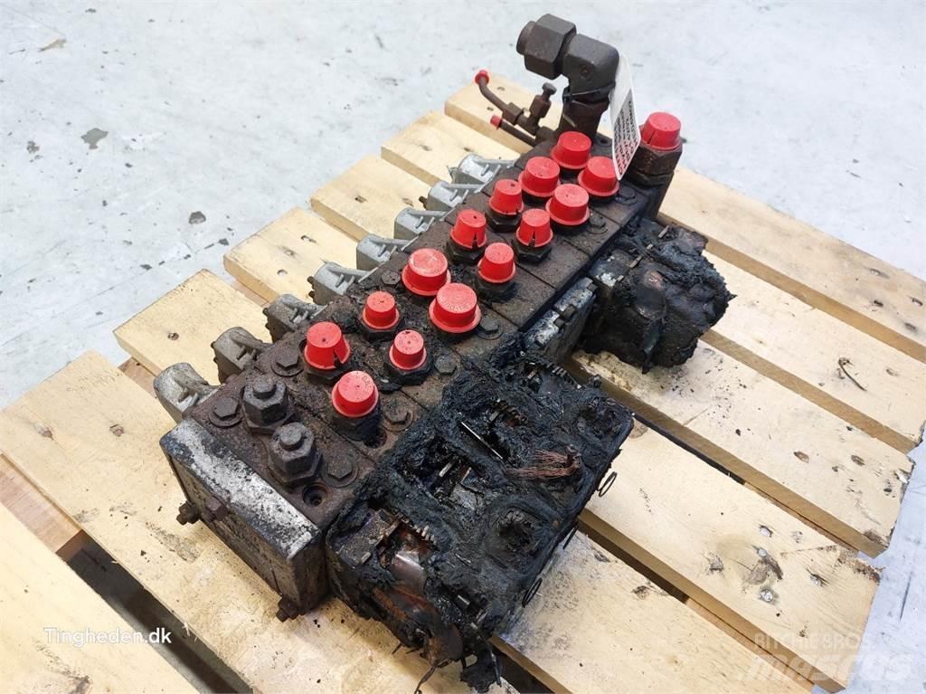 Hydrema 906B Hydraulics