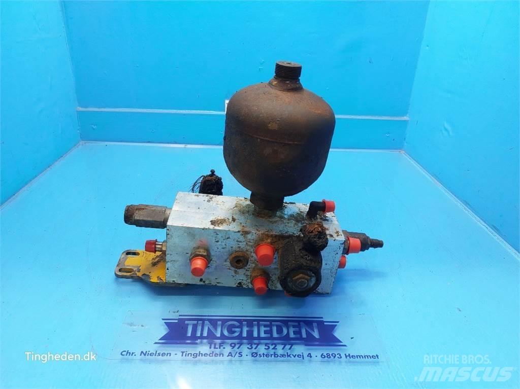 Hydrema 906B Hydraulics