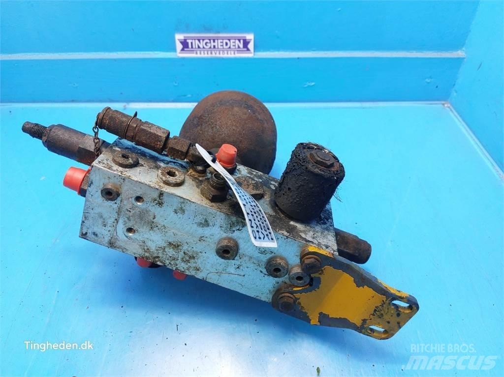 Hydrema 906B Hydraulics