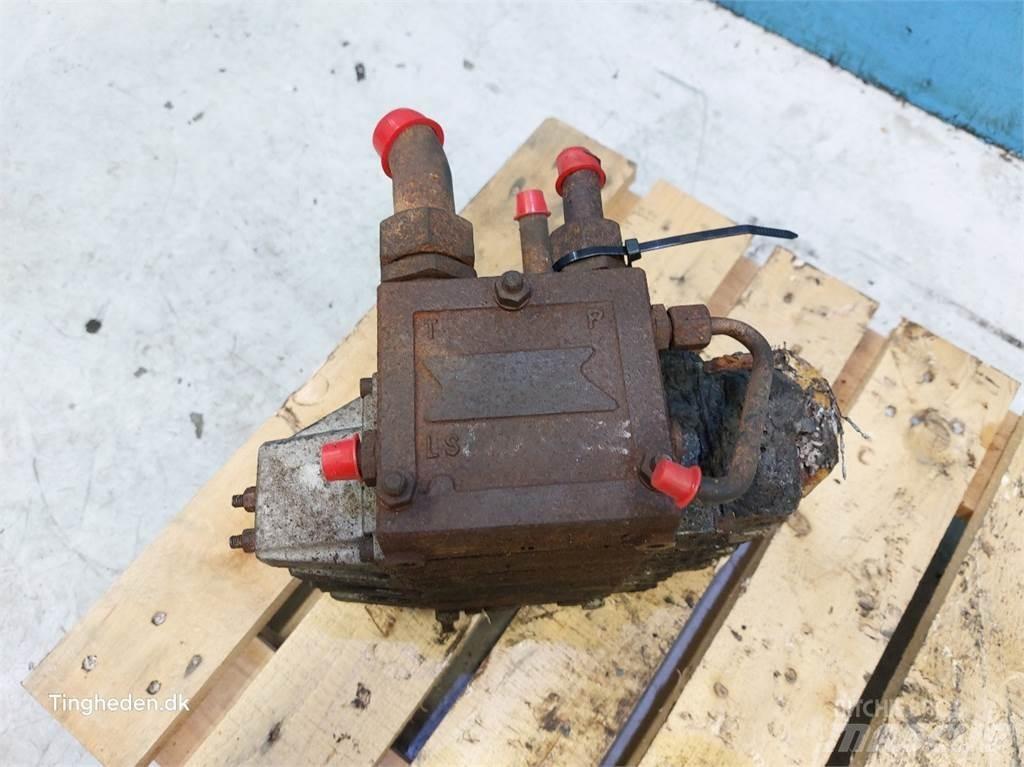 Hydrema 906B Hydraulics
