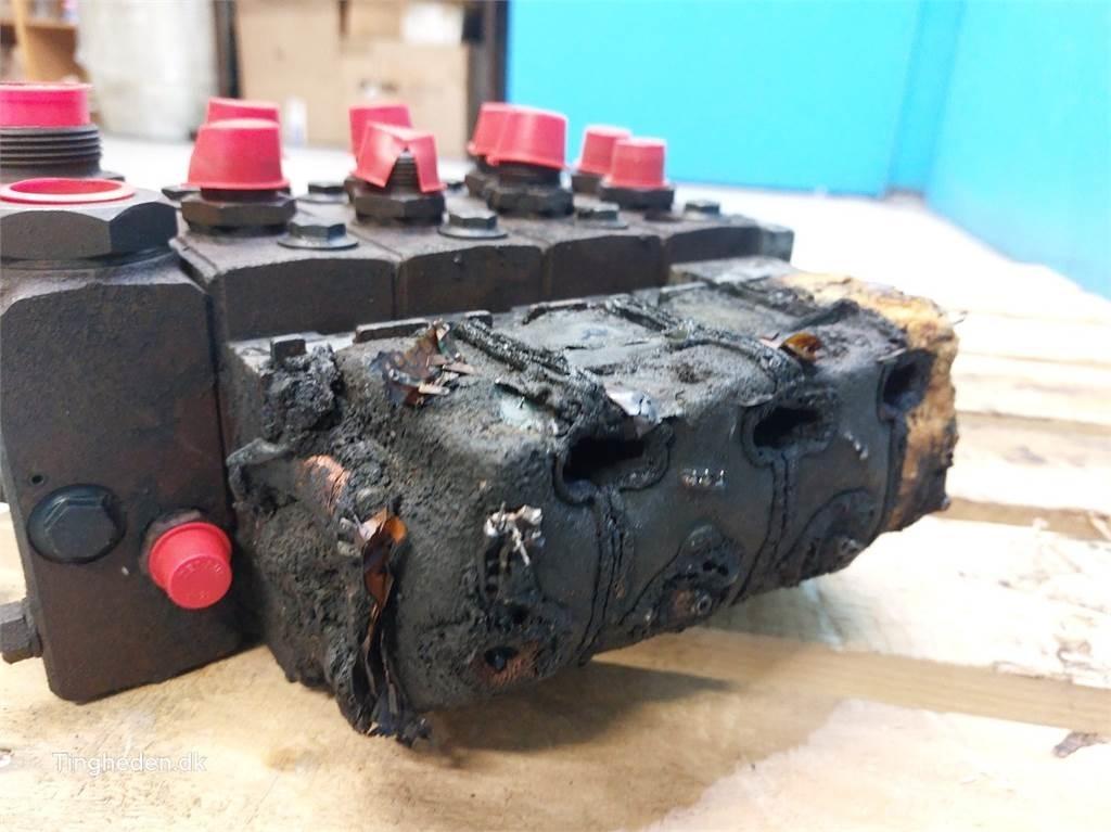 Hydrema 906C Hydraulics