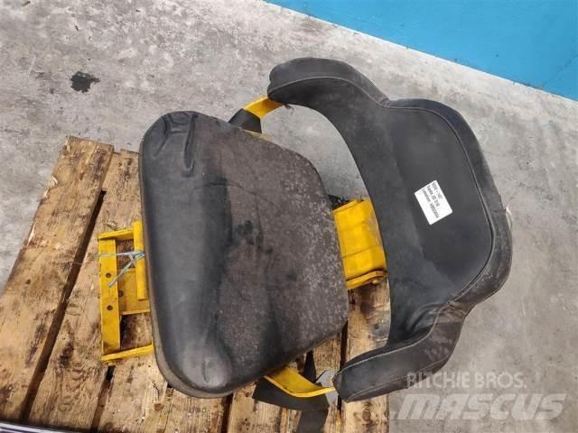 John Deere 310 Cabine en interieur