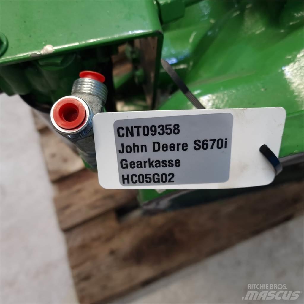 John Deere S670 Transmissie