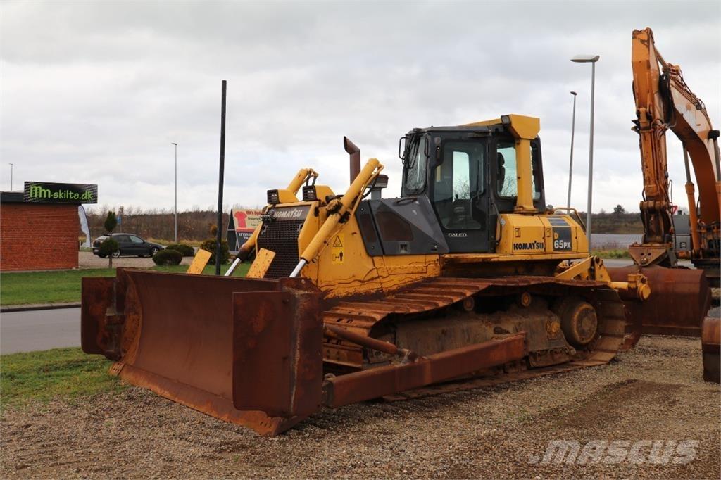 Komatsu D65PX-15 Rupsdozers
