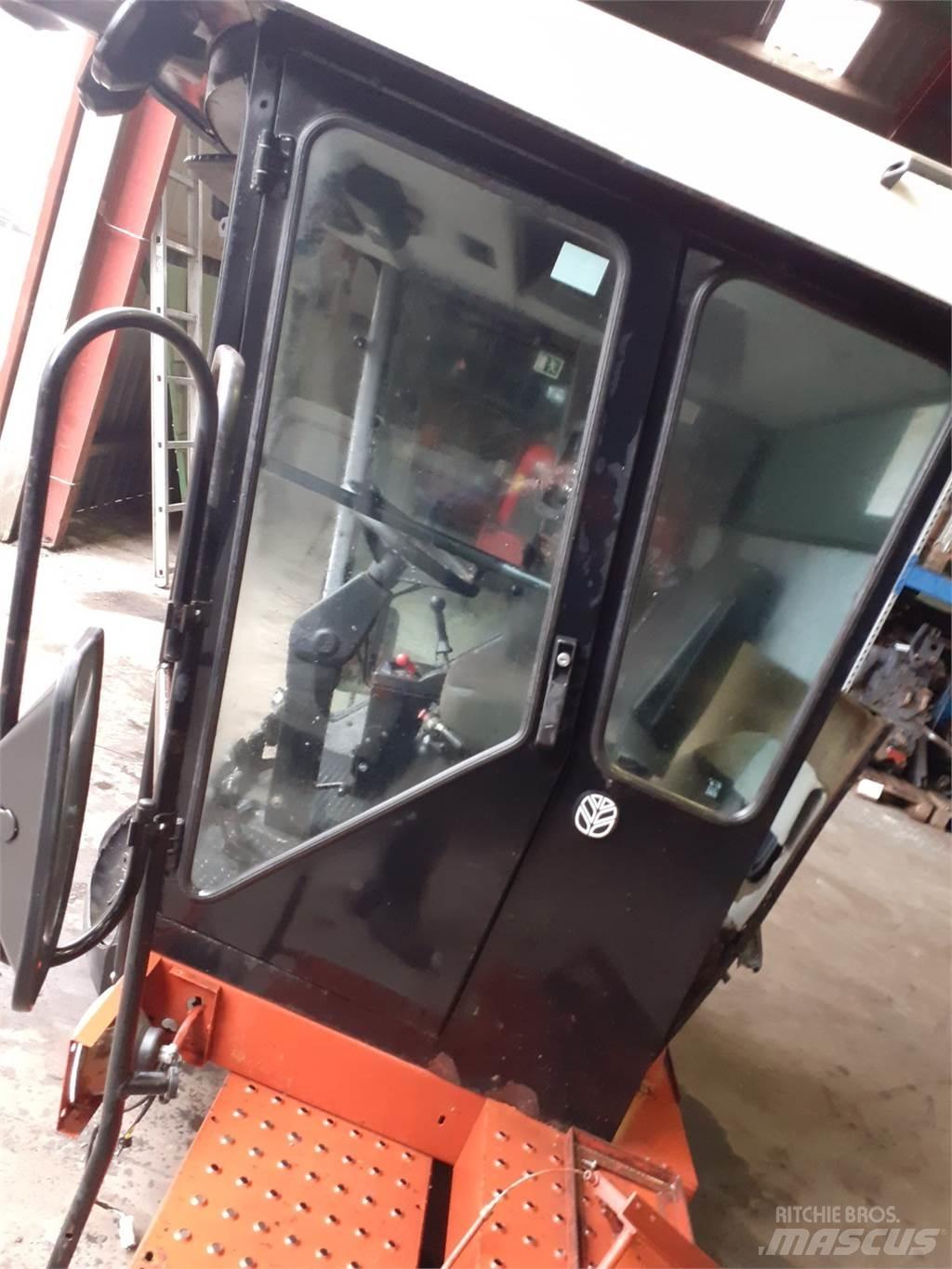 Laverda 3650 Cabine en interieur