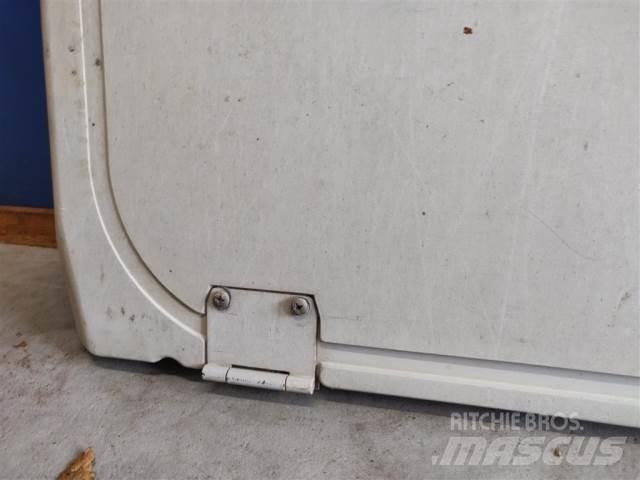 New Holland 8340 Cabine en interieur