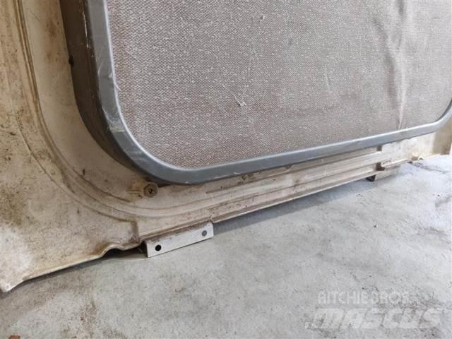 New Holland 8340 Cabine en interieur