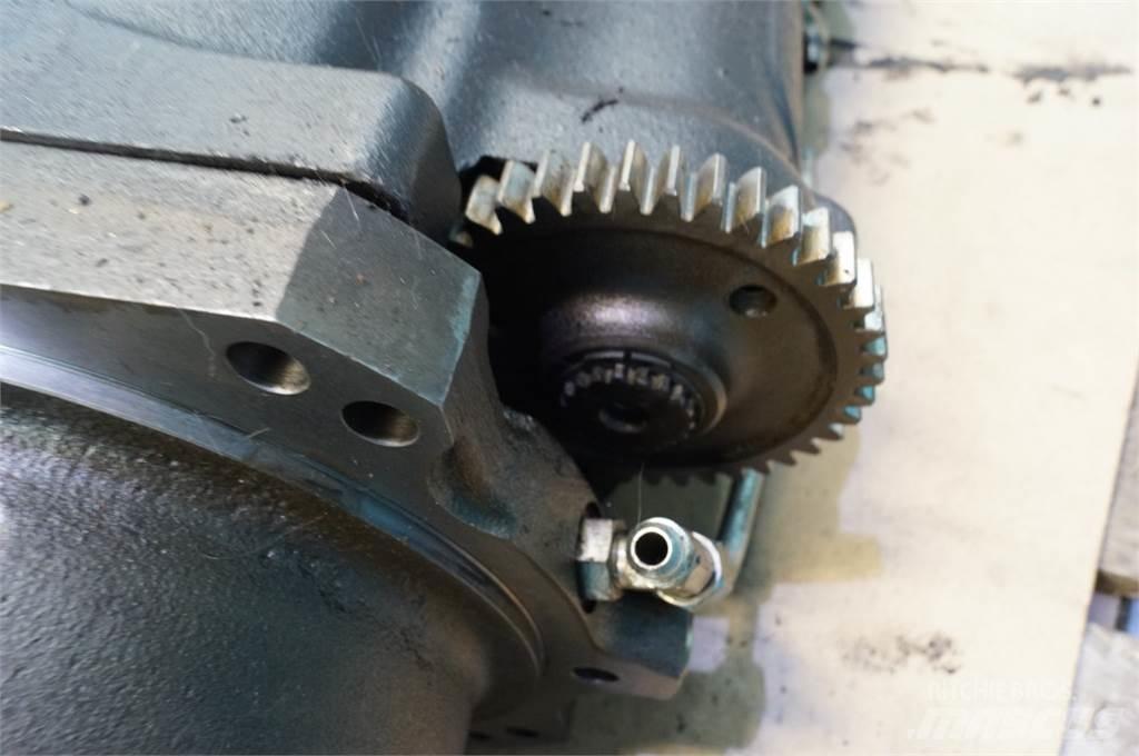 Valtra T213 Transmissie