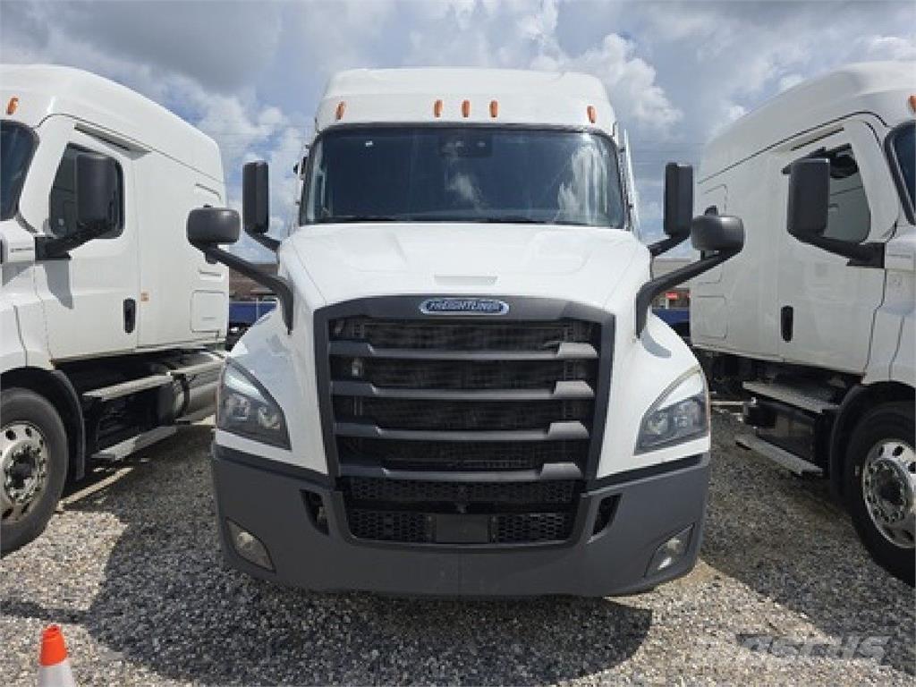 Freightliner CAS116 Trekkers