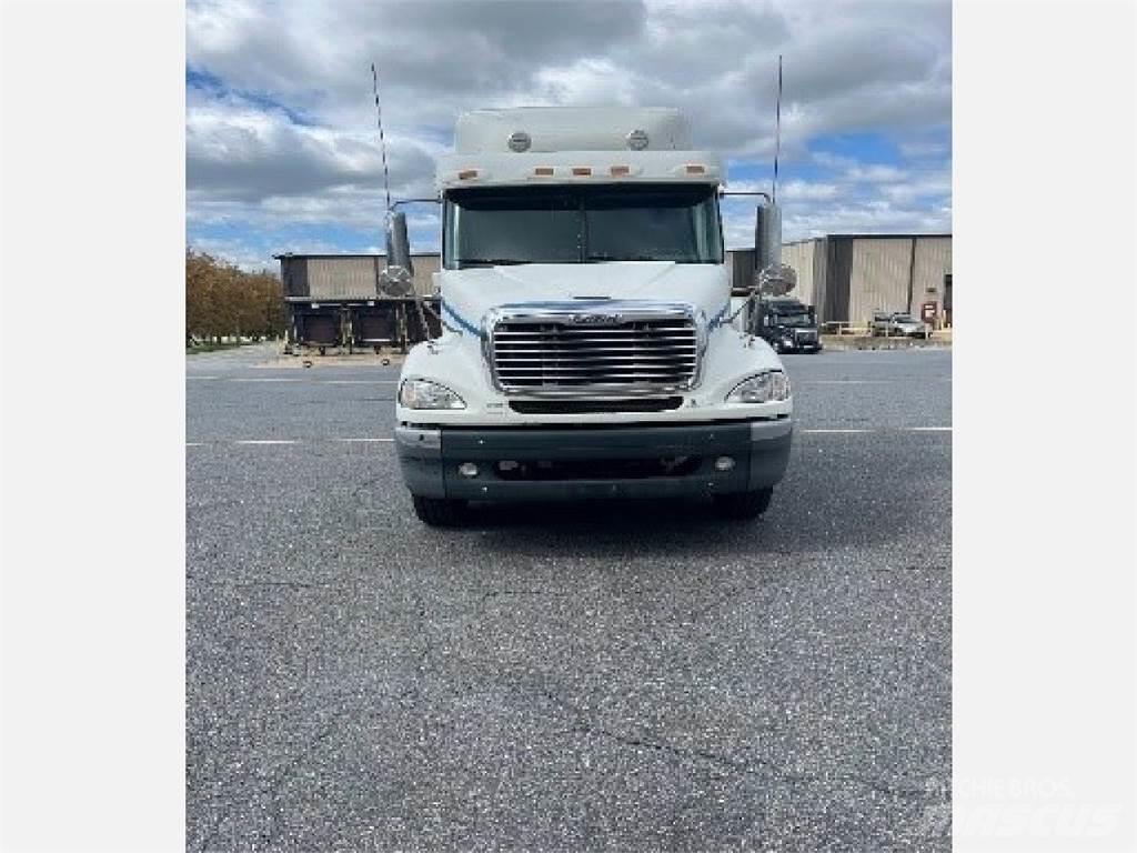 Freightliner CL112G Trekkers
