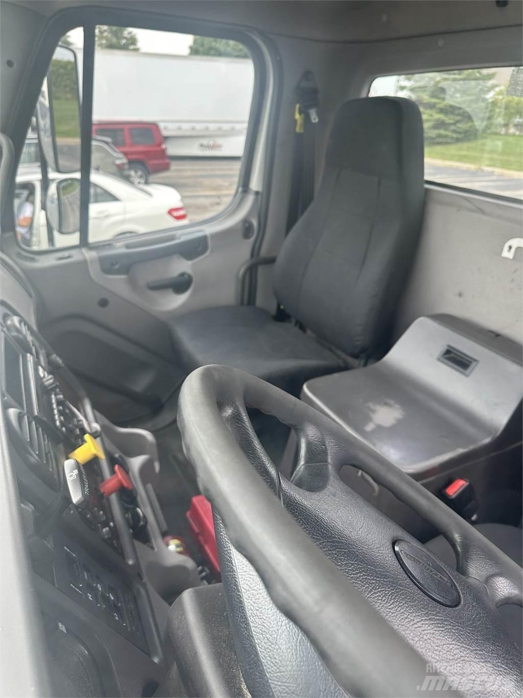 Freightliner M2 106 Trekkers