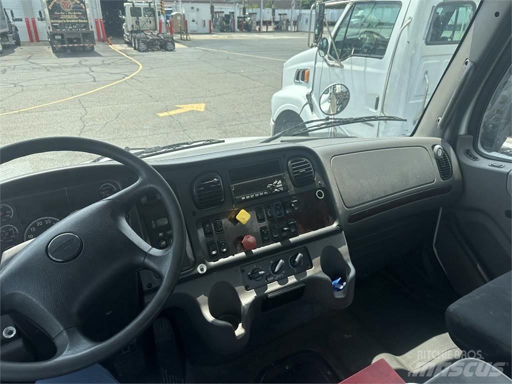 Freightliner M2 106 Trekkers