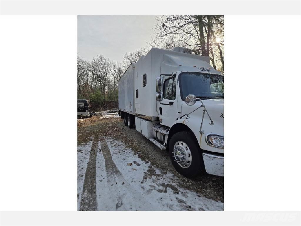 Freightliner M2-112 Bakwagens met gesloten opbouw