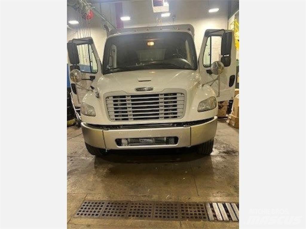 Freightliner M2106 Drankenwagen