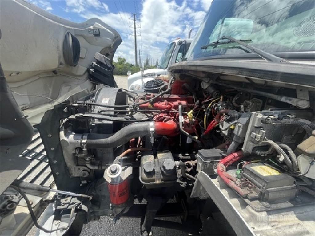 Freightliner M2106 Drankenwagen