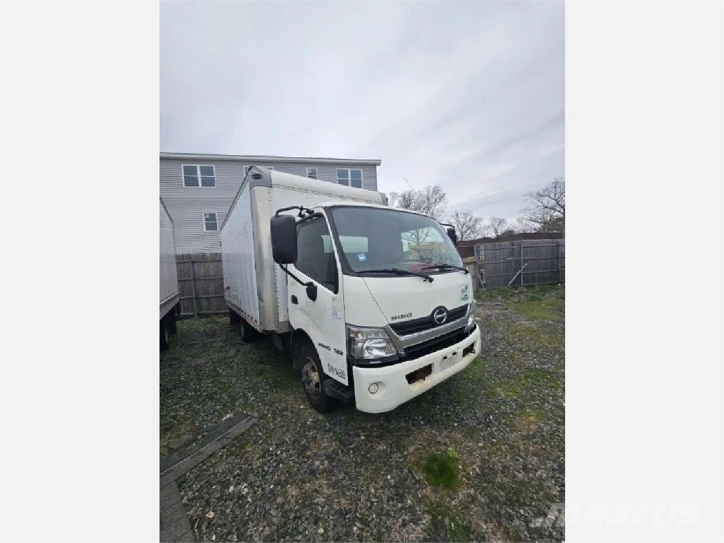 Hino 195 Bakwagens met gesloten opbouw