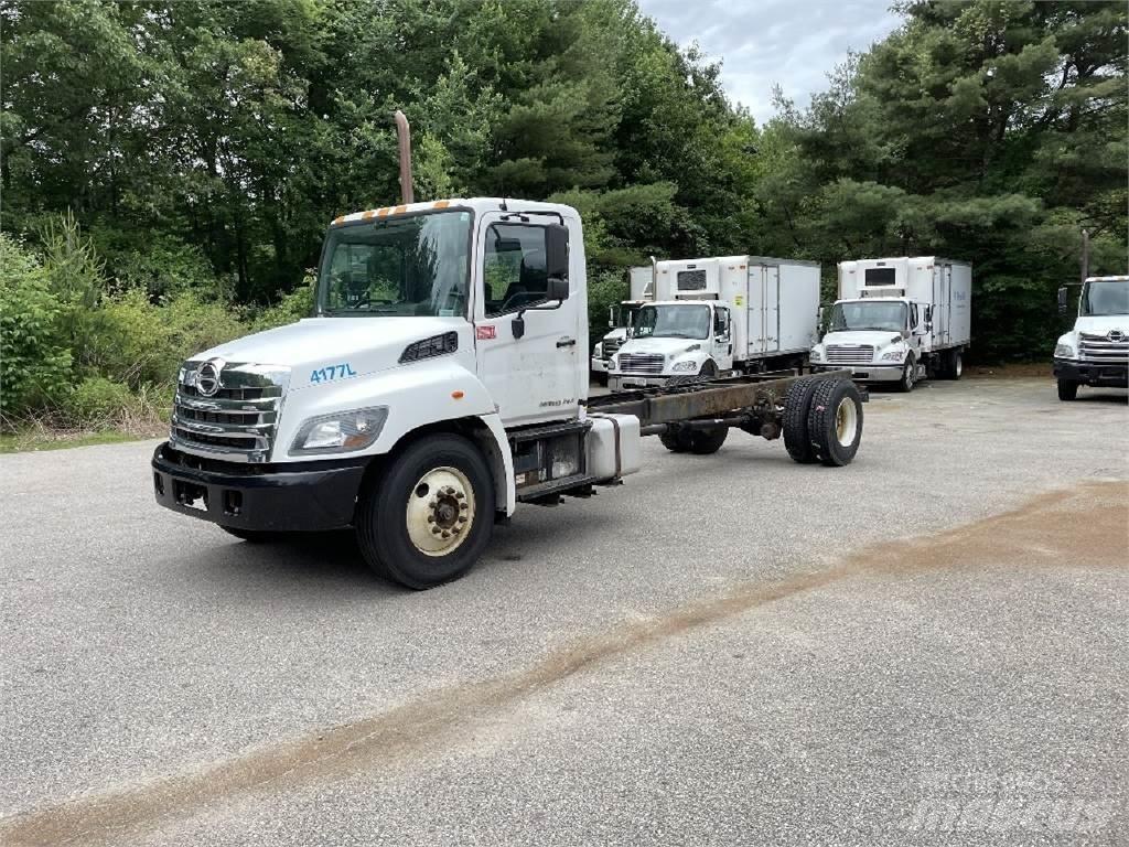 Hino 338 Chassis met cabine