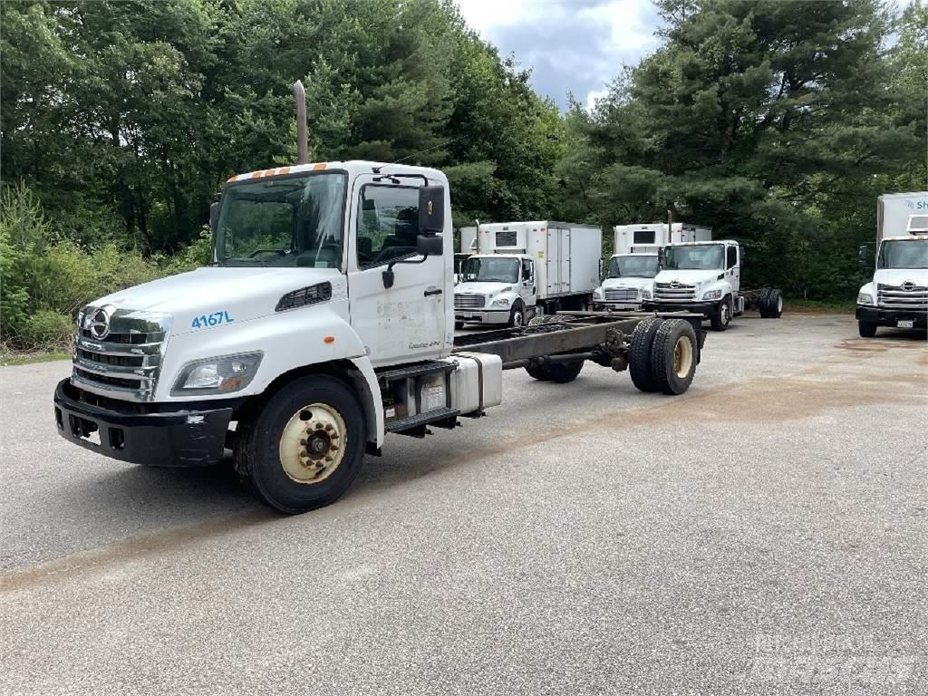 Hino 338 Chassis met cabine