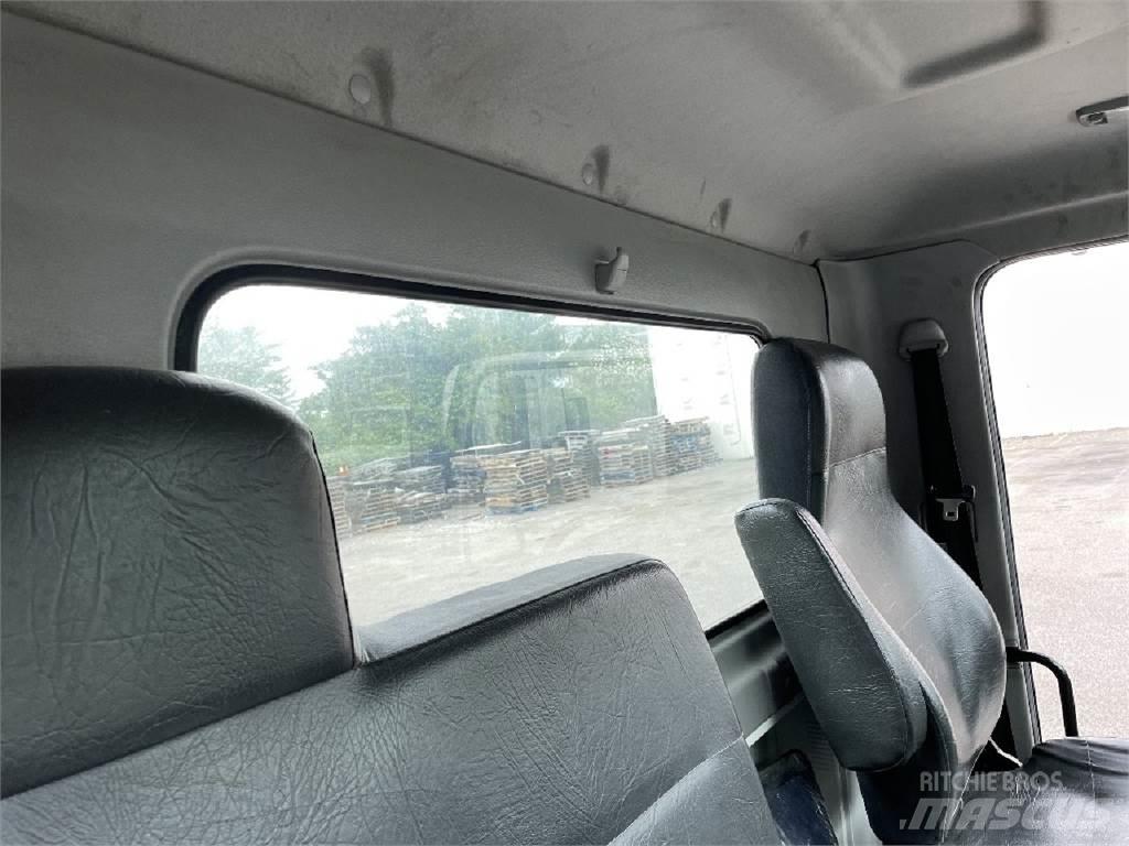 Hino 338 Chassis met cabine