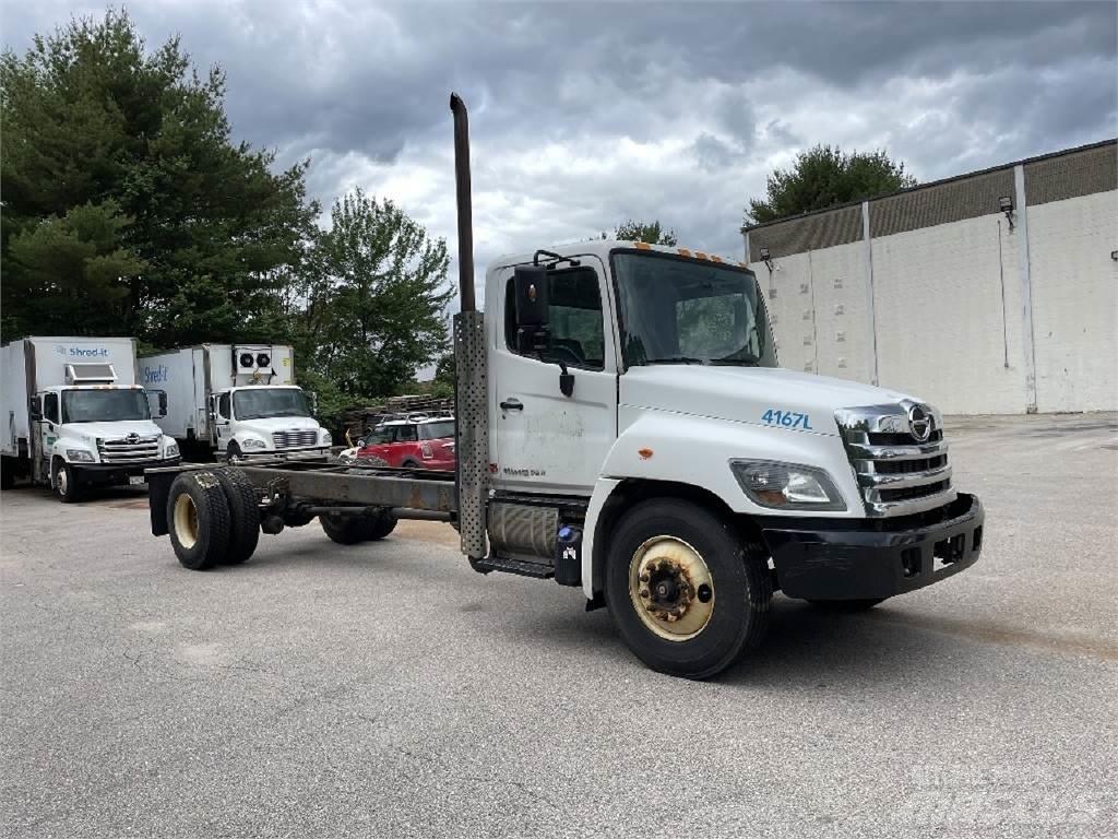 Hino 338 Chassis met cabine