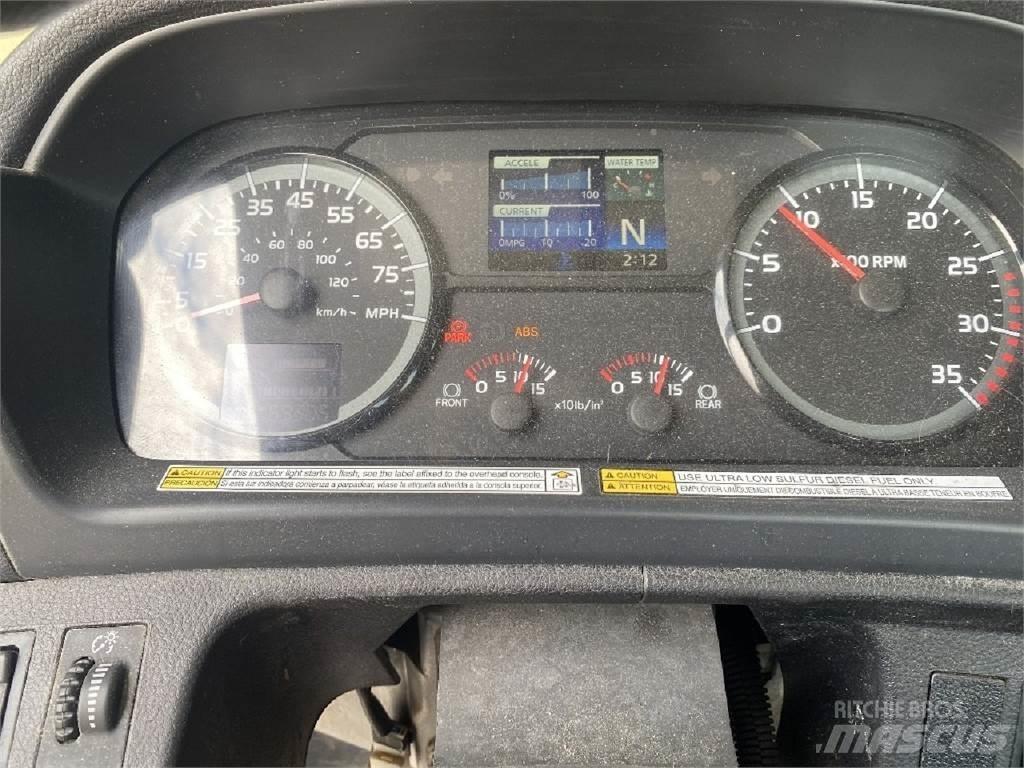 Hino 338 Chassis met cabine