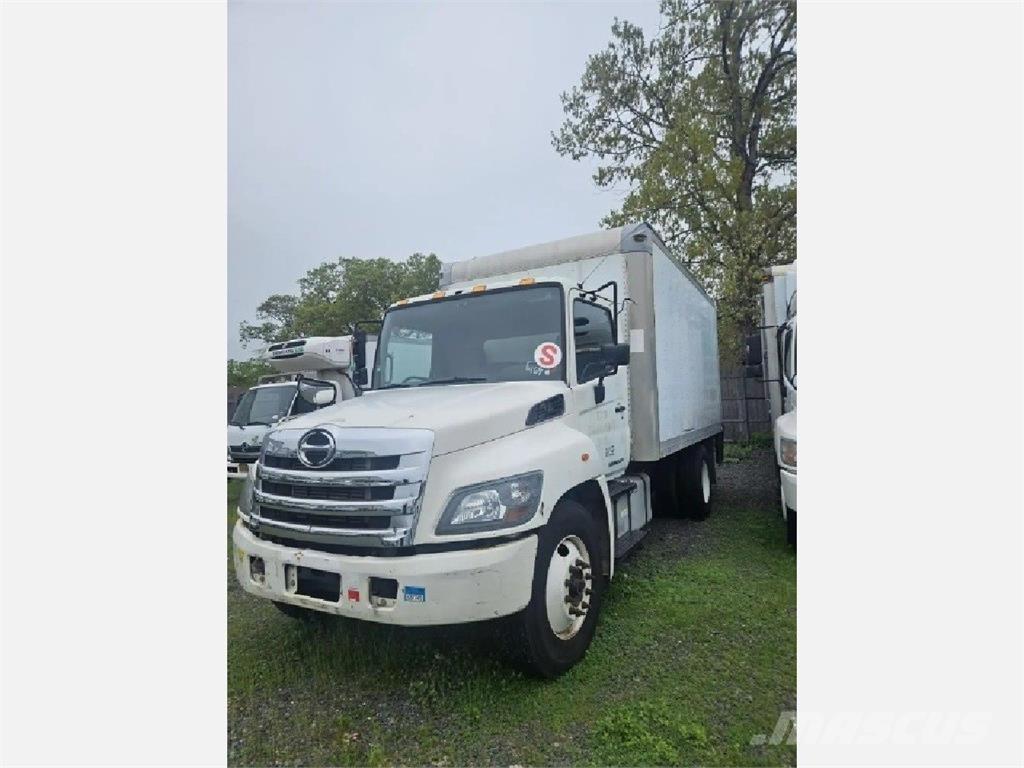 Hino 338 Bakwagens met gesloten opbouw