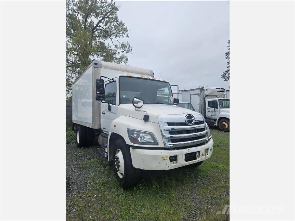 Hino 338 Bakwagens met gesloten opbouw